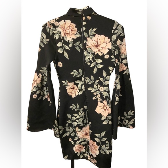 GUESS floral print scuba dress with bell sleeves. XS - Picture 6 of 8
